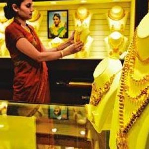 Gold Price Nears Rs 1 Lakh per Sovereign in Chennai