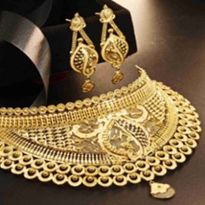 Chennai Gold Price Today: 22K Gold Slips ₹70, Silver Remains Steady